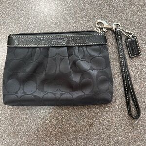 COACH Signature Pleated Wristlet Black Jaquard Fabric leather strap and charm